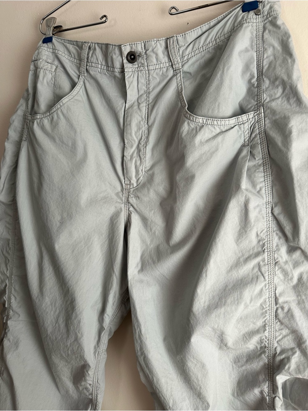 Pilcro • Parachute Curve Barrel Pants in Blue/Gray - Picture 5 of 10